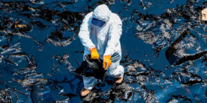 Derrames de petróleo- aguas contaminadas-15